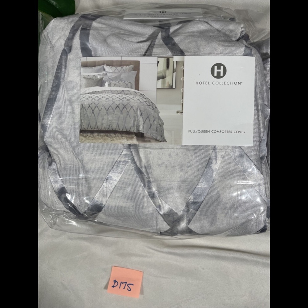 NIB Hotel Collection Dimensional Full/Queen Duvet‎